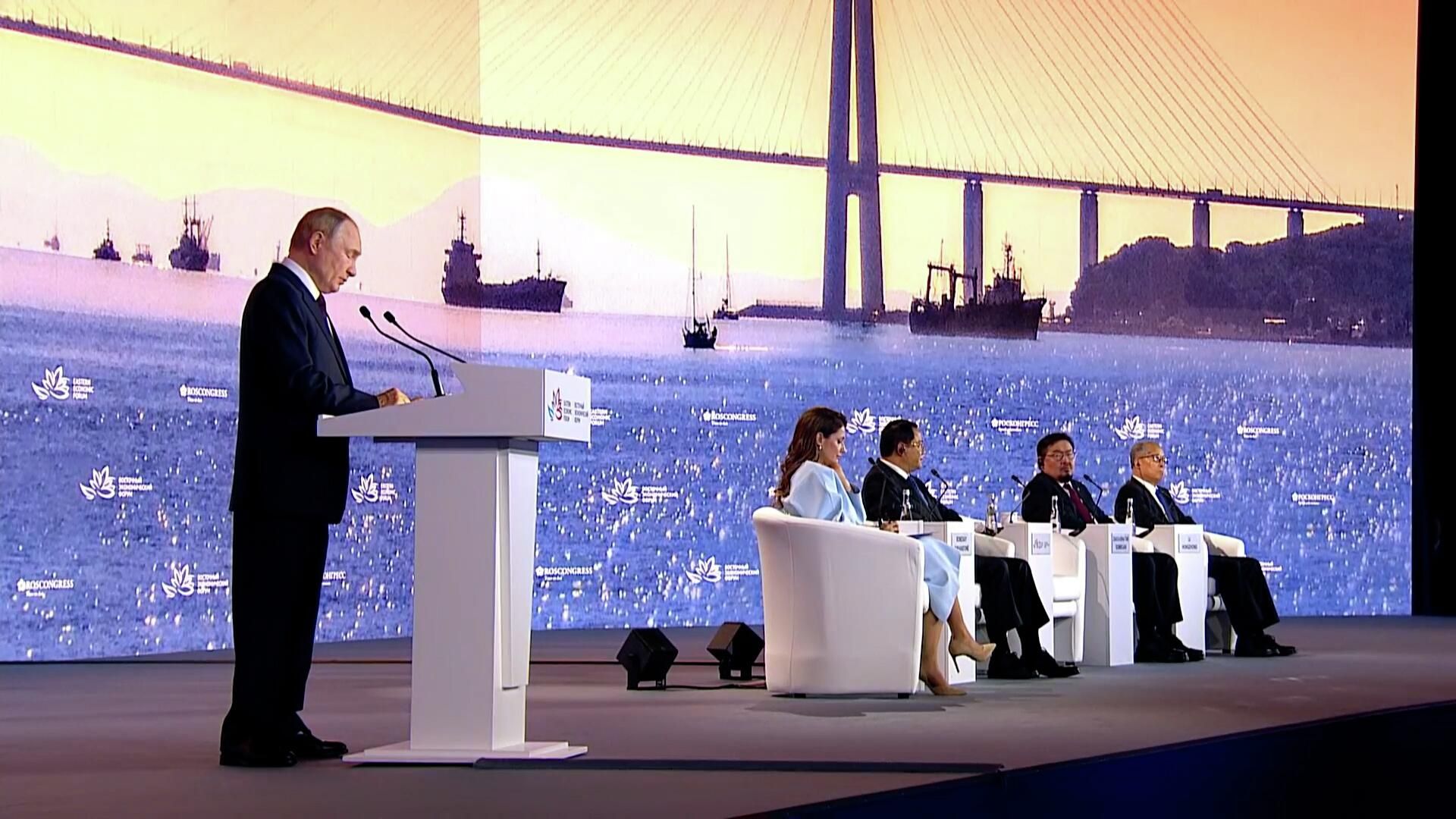 Путин: Россия ни от кого не отворачивалась Путин: Россия ни от кого не отворачивалась - РИА Новости, 1920, 05.09.2025