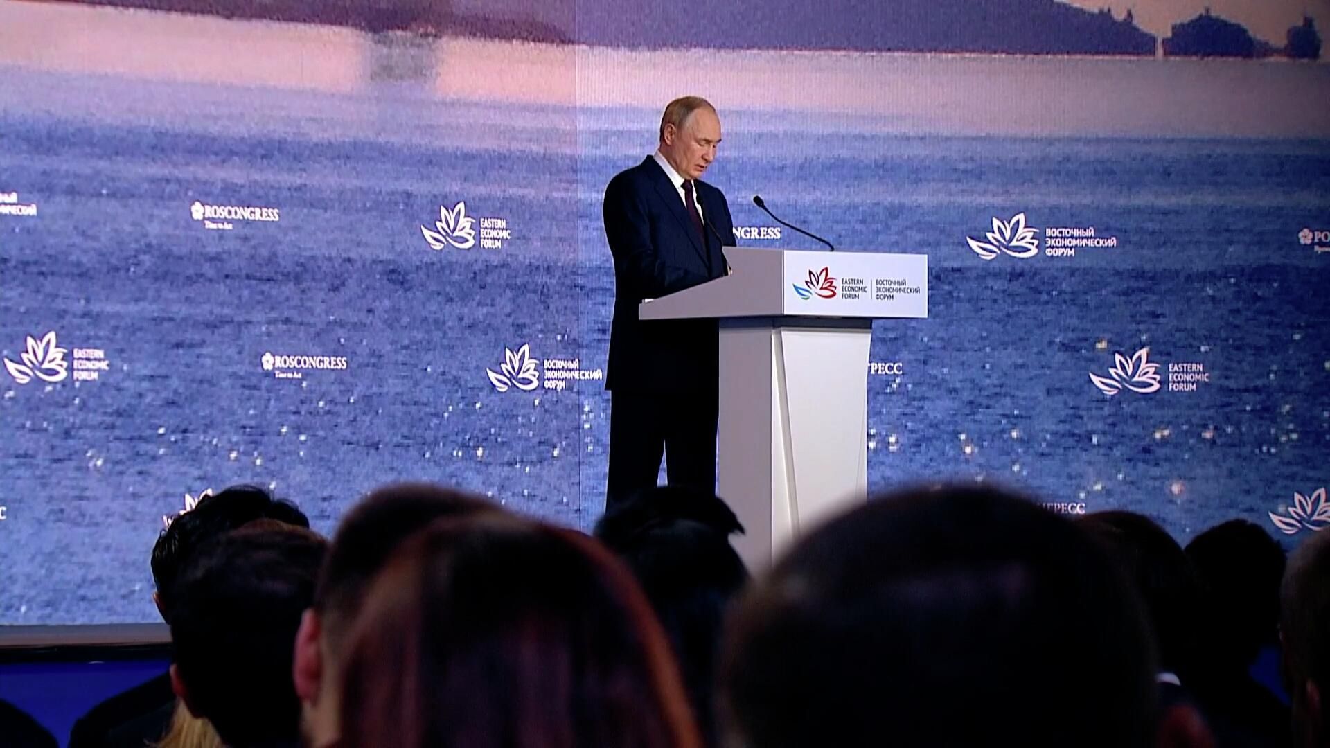 Путин: Янукович прослезился, когда узнал об экономических последствиях вступления Украины в ЕС Путин: Янукович прослезился, когда узнал об экономических последствиях вступления Украины в ЕС - РИА Новости, 1920, 05.09.2025