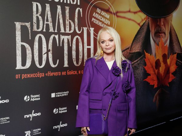 Лариса Долина