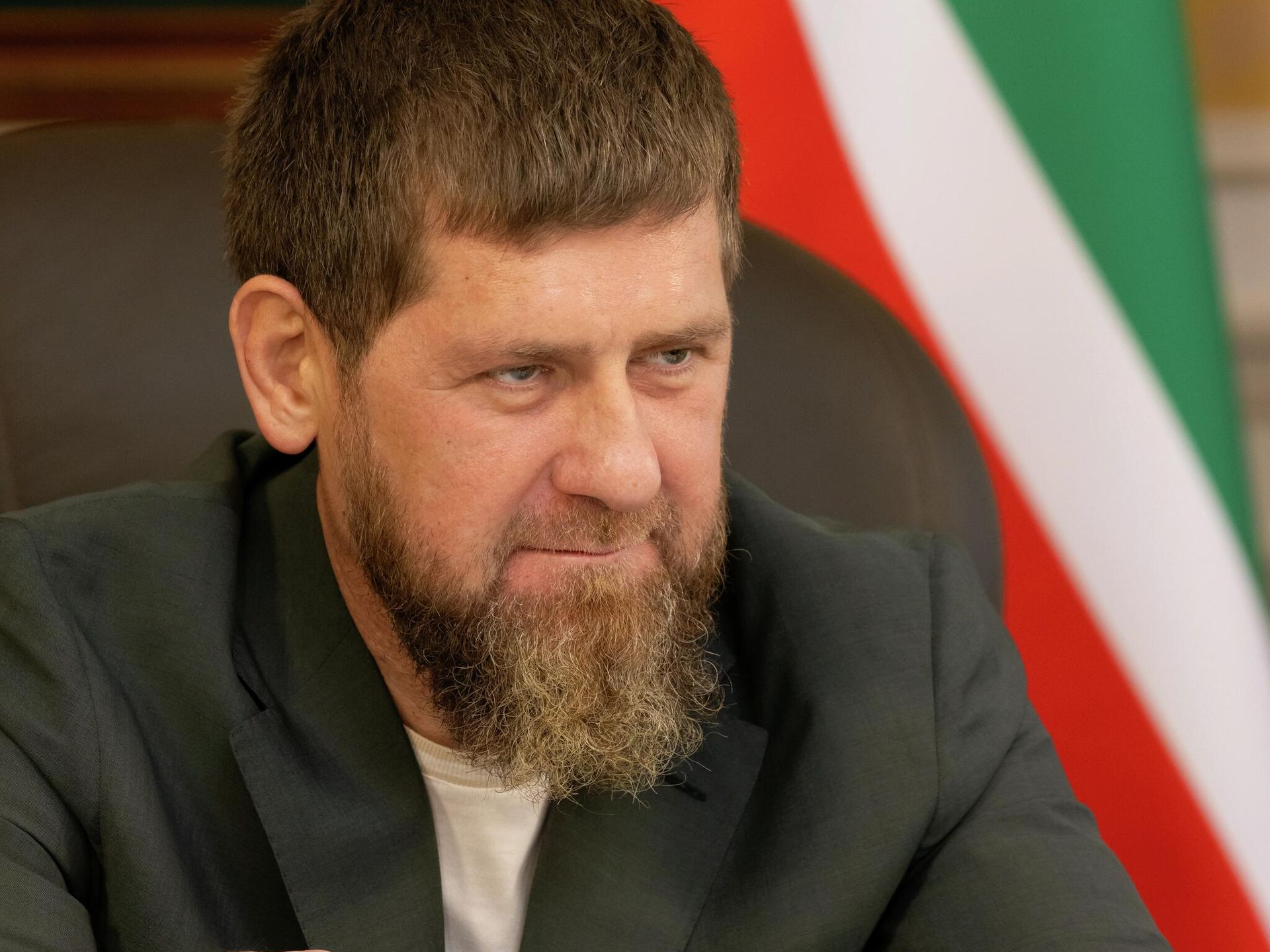 Кадыров рассказал, что Путин попросил передать чеченскому народу