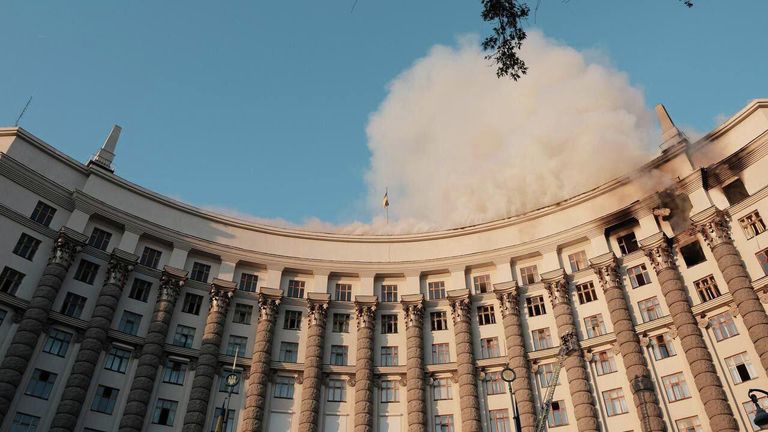 Пожар в правительственном здании в Киеве Пожар в правительственном здании в Киеве