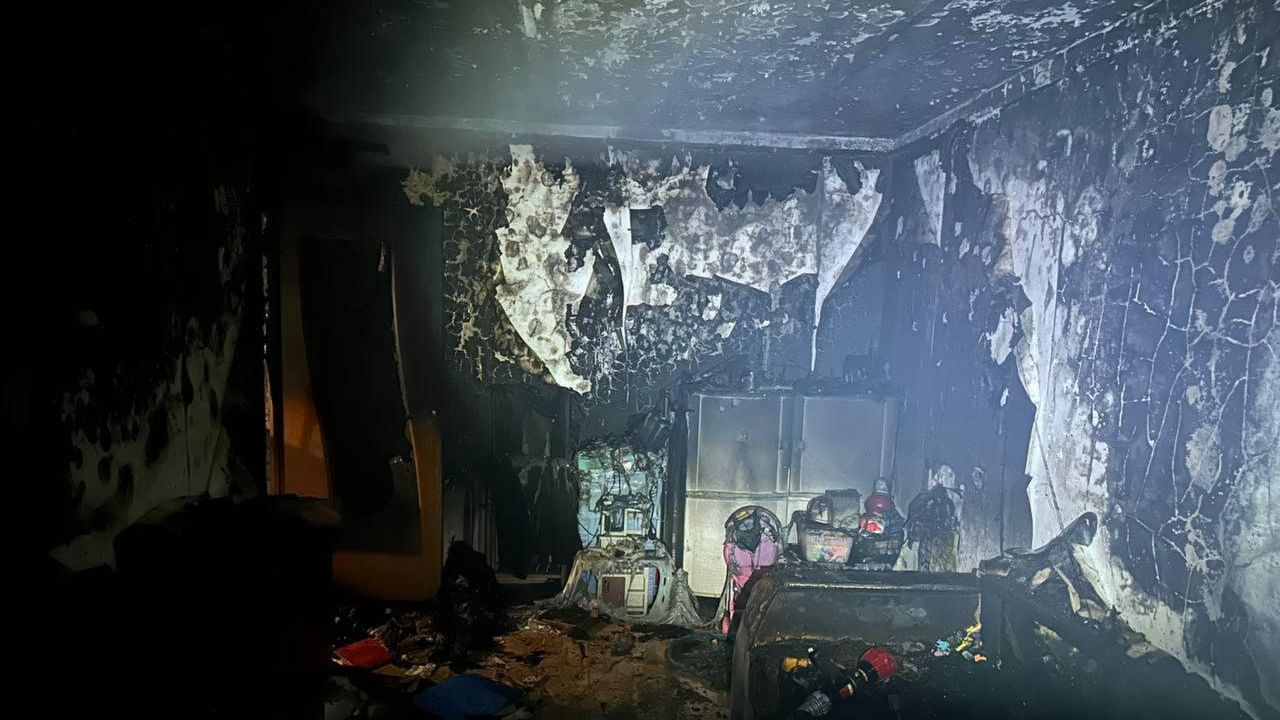 Последствия пожара в жилой пятиэтажке в Нижневартовске Ханты-Мансийского автономного округа Последствия пожара в жилой пятиэтажке в Нижневартовске Ханты-Мансийского автономного округа - РИА Новости, 1920, 08.09.2025