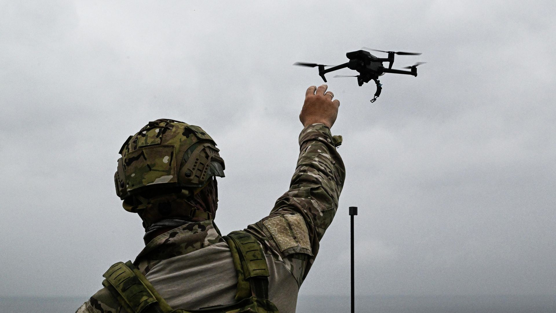На занятиях по управлению FPV-дронами На занятиях по управлению FPV-дронами - РИА Новости, 1920, 17.09.2025