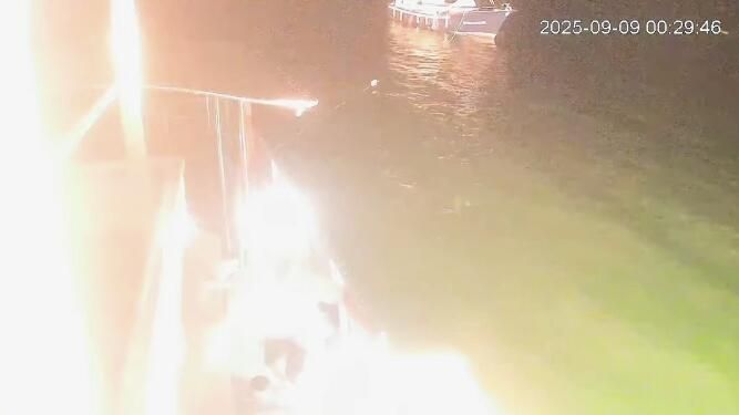 Атака БПЛА на одно из судов Глобальной флотилии Сумуда, в которой участвует экоактивистка Грета Тумберг Атака БПЛА на одно из судов Глобальной флотилии Сумуда, в которой участвует экоактивистка Грета Тумберг - РИА Новости, 1920, 09.09.2025