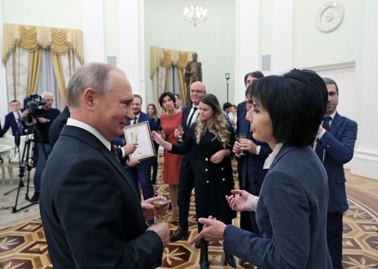 Президент РФ Владимир Путин во время встречи в Кремле с руководством и журналистами телеканала НТВ. Справа - главный редактор главной редакции информационно-аналитических программ телекомпании НТВ Татьяна Миткова Президент РФ Владимир Путин во время встречи в Кремле с руководством и журналистами телеканала НТВ. Справа - главный редактор главной редакции информационно-аналитических программ телекомпании НТВ Татьяна Миткова