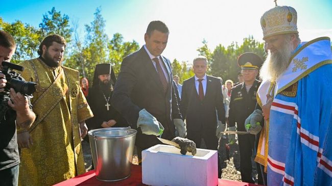 Губернатор Хабаровского края Дмитрий Демешин на церемонии закладки первого камня