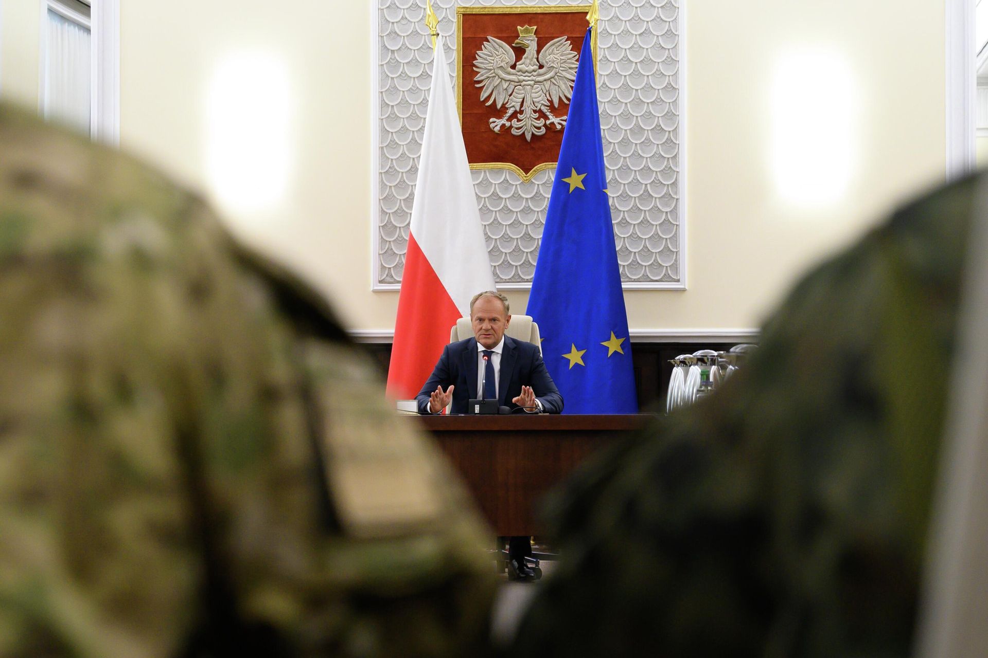 Премьер-министр Польши Дональд Туск на экстренном заседании правительства Премьер-министр Польши Дональд Туск на экстренном заседании правительства - РИА Новости, 1920, 17.09.2025