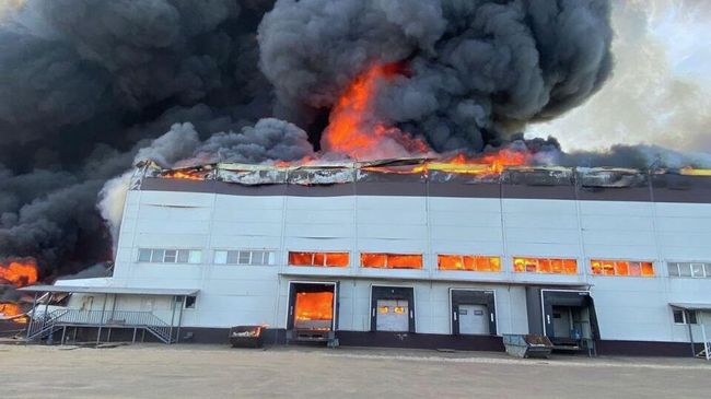 Пожар на складе в поселке Некрасовский Московской области