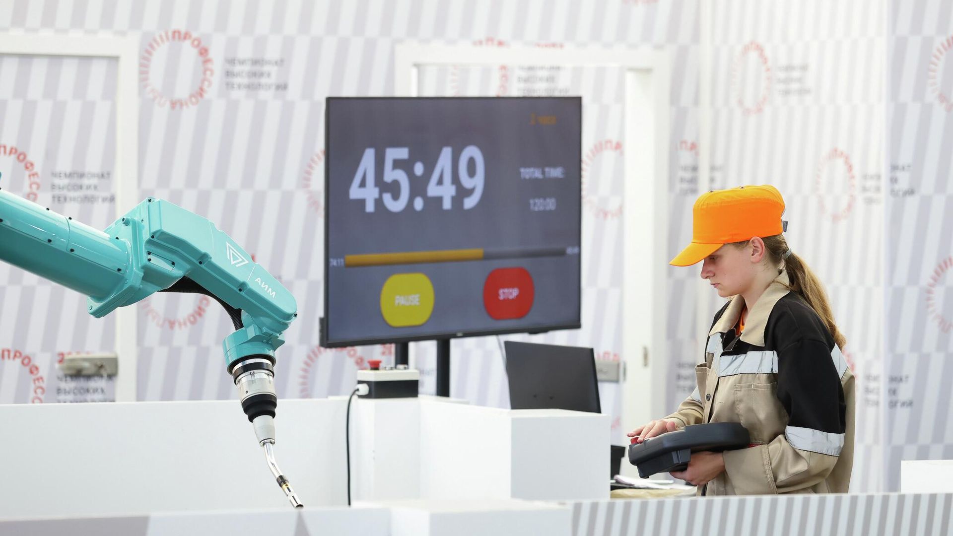 Специалисты по робототехнике будут участвовать в чемпионате высоких технологий Специалисты по робототехнике будут участвовать в чемпионате высоких технологий - РИА Новости, 1920, 15.09.2025