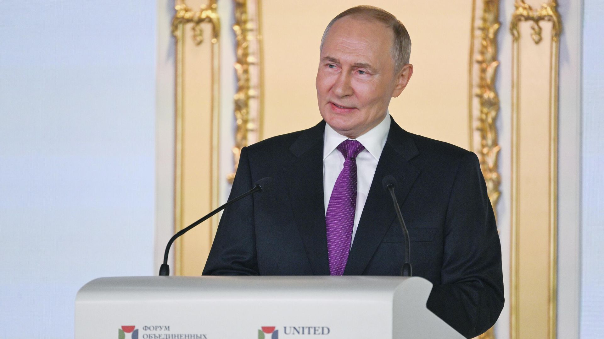 Президент РФ Владимир Путин выступает на XI Санкт-Петербургском международном форуме объединенных культур в Екатерининском дворце музея-заповедника Царское Село - РИА Новости, 1920, 12.09.2025