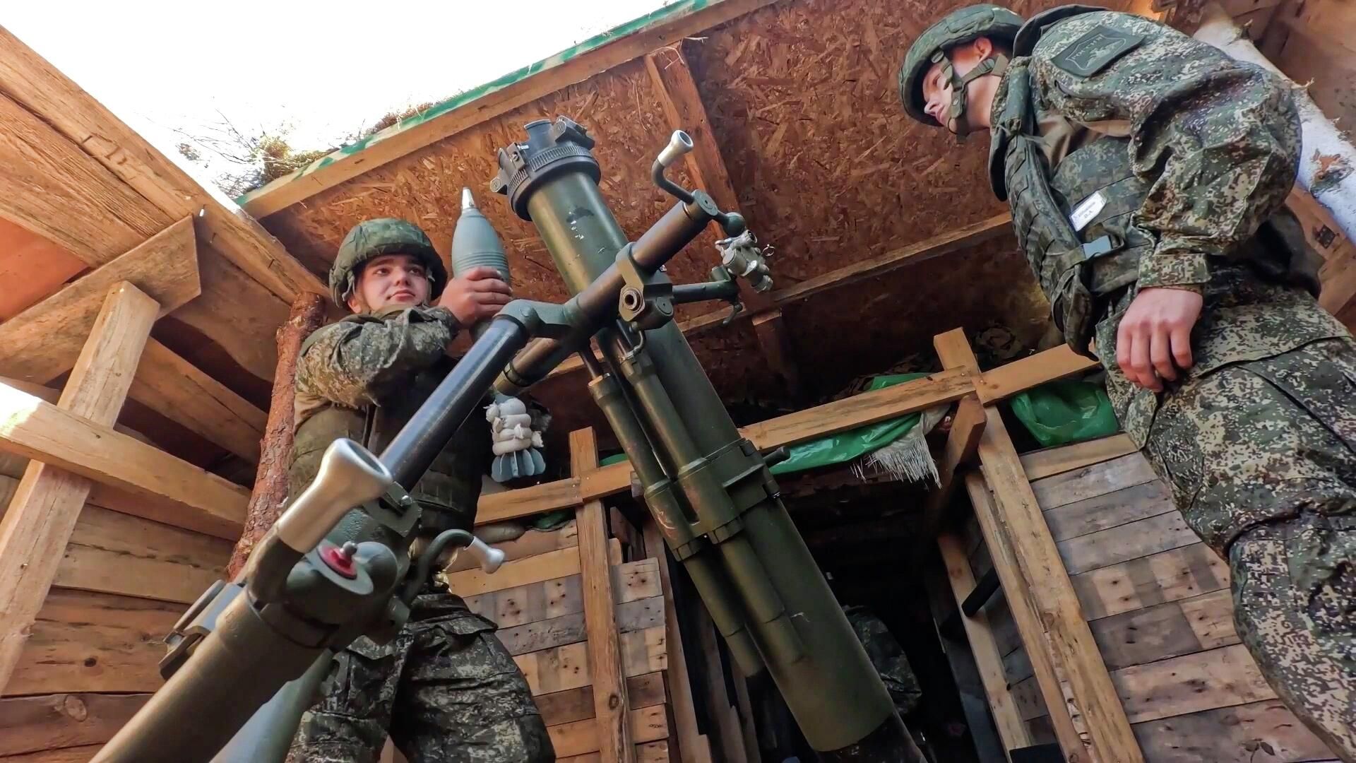 Минометчики Московского военного округа перед нанесением ударов по выявленным целям и уничтожением огневых позиций условного противника на полигоне Борисовский в соответствии с планом проведения стратегических учений Запад-2025 Минометчики Московского военного округа перед нанесением ударов по выявленным целям и уничтожением огневых позиций условного противника на полигоне Борисовский в соответствии с планом проведения стратегических учений Запад-2025 - РИА Новости, 1920, 15.09.2025