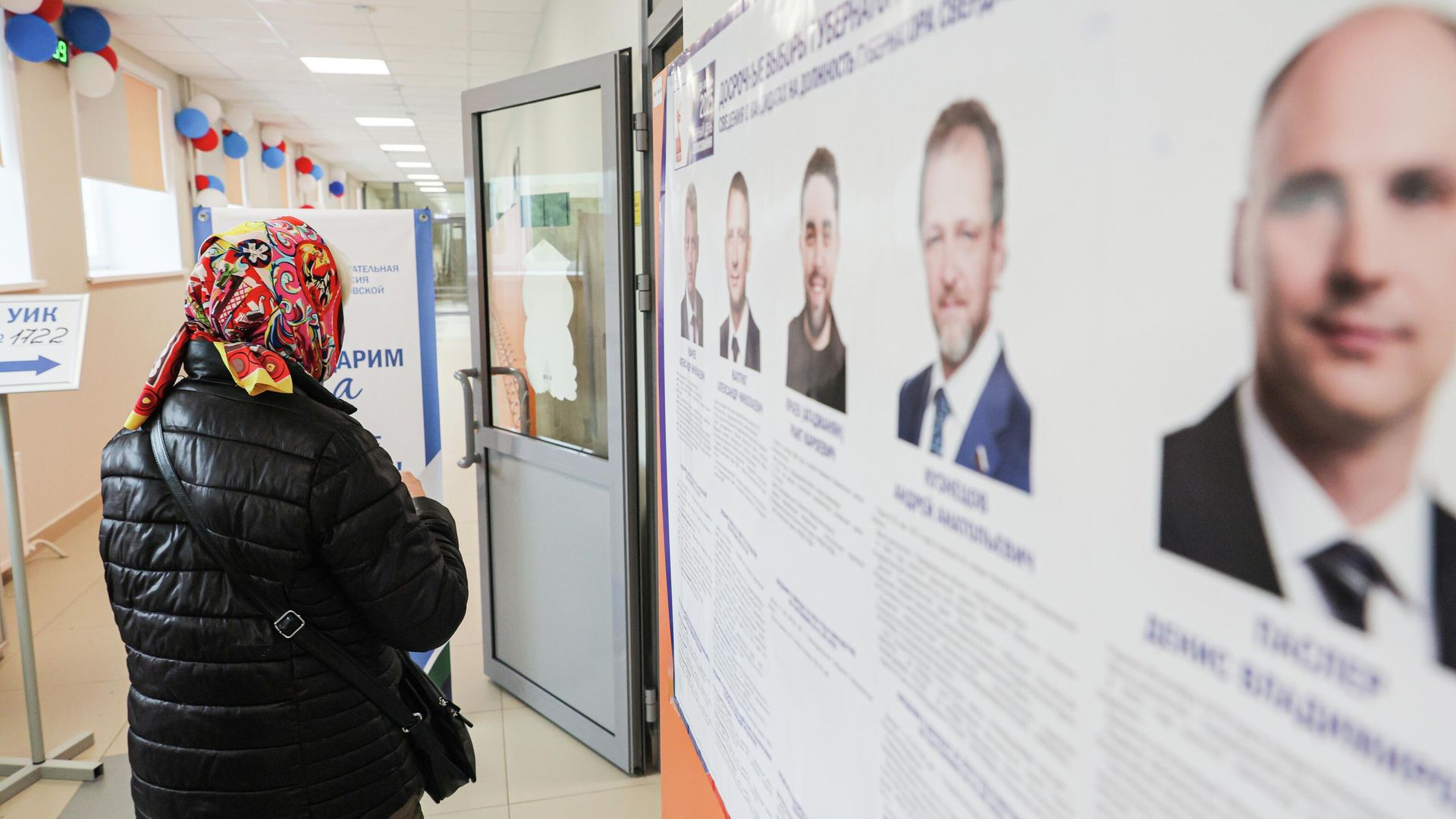 Женщина голосует на выборах губернатора Свердловской области на избирательном участке №1722 в Екатеринбурге Женщина голосует на выборах губернатора Свердловской области на избирательном участке №1722 в Екатеринбурге - РИА Новости, 1920, 13.09.2025