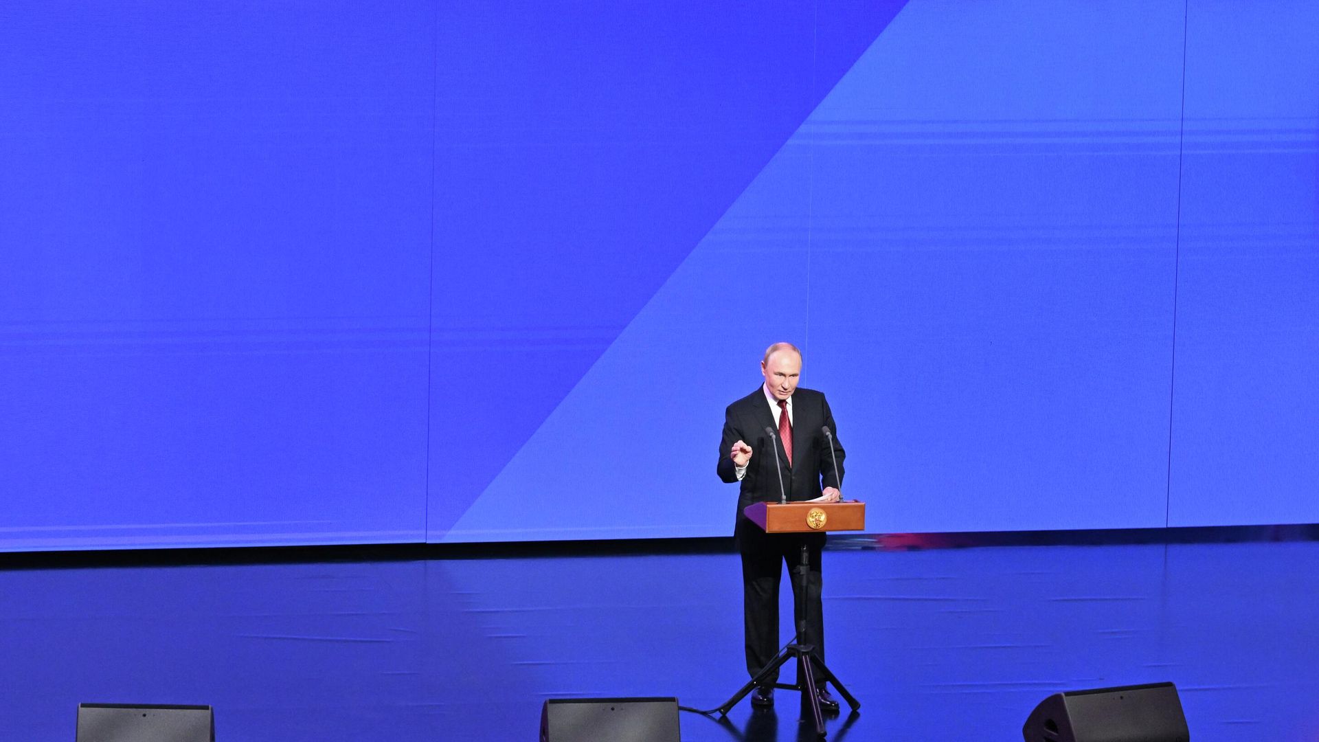Президент РФ Владимир Путин выступает на мероприятии в концертном зале Зарядье в Москве в честь Дня города Президент РФ Владимир Путин выступает на мероприятии в концертном зале Зарядье в Москве в честь Дня города - РИА Новости, 1920, 13.09.2025