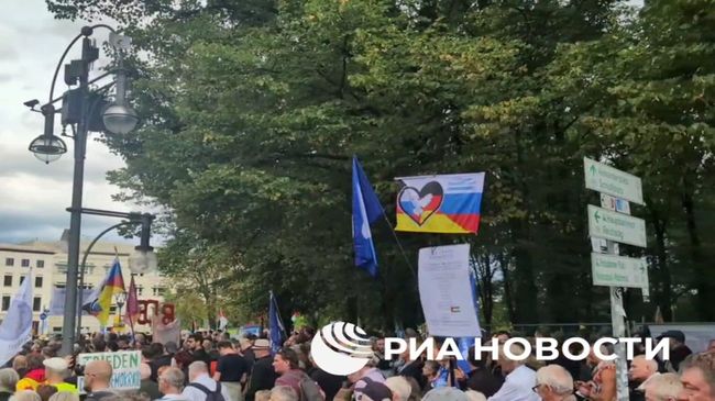 Демонстрация в Берлине против вовлечения Германии в конфликт на Ближнем Востоке и Украине