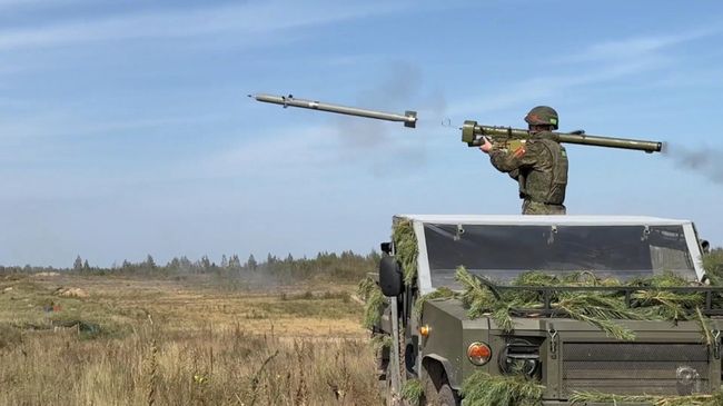 Военнослужащие зенитно-ракетных подразделений Московского военного округа отразили удар средств воздушного нападения условного противника с помощью ПЗРК Игла на полигоне Борисовский в соответствии с планом проведения стратегических учений Запад–2025 Военнослужащие зенитно-ракетных подразделений Московского военного округа отразили удар средств воздушного нападения условного противника с помощью ПЗРК Игла на полигоне Борисовский в соответствии с планом проведения стратегических учений Запад–2025
