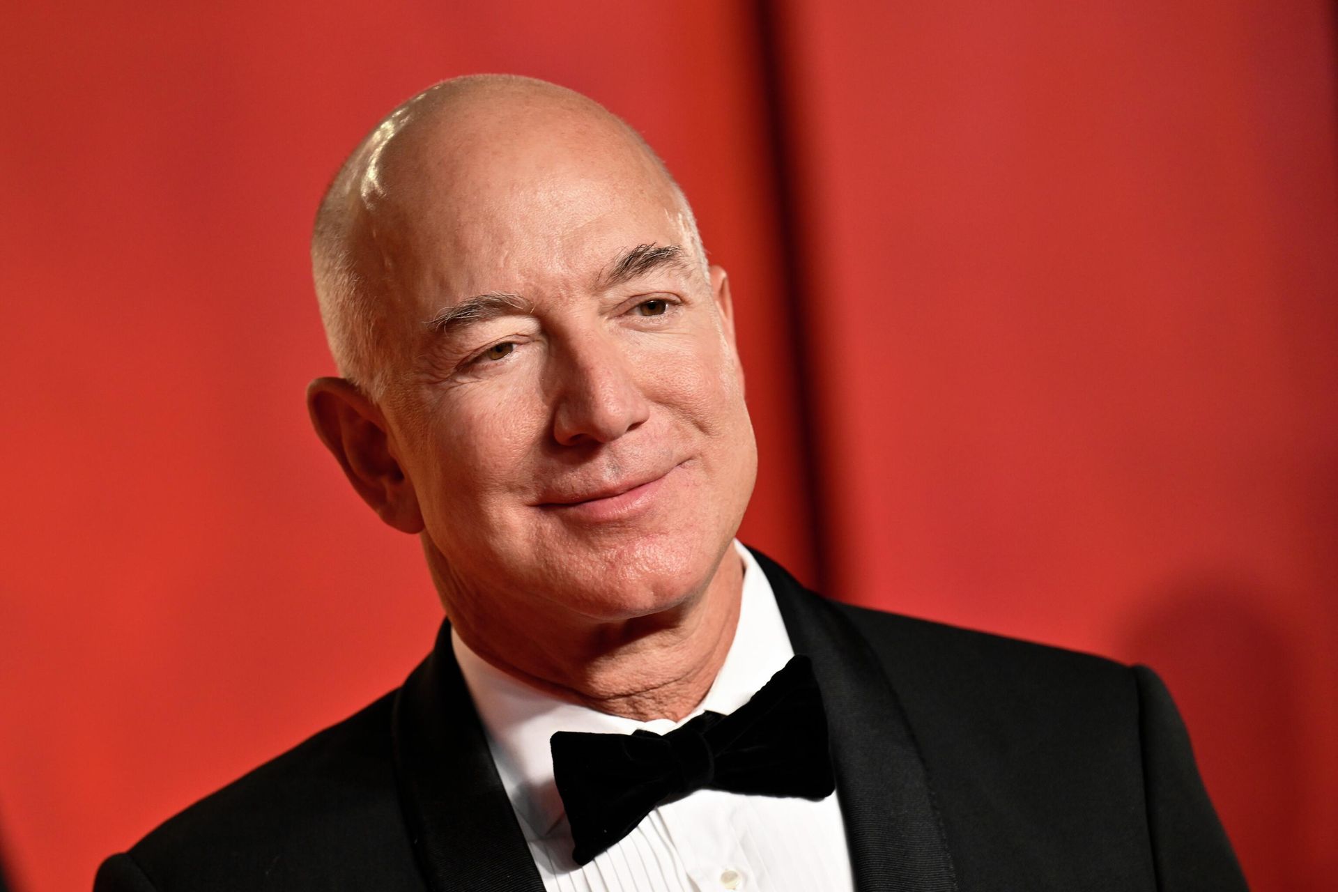 Джефф Безос прибыл на вечеринку Vanity Fair Джефф Безос прибыл на вечеринку Vanity Fair - РИА Новости, 1920, 13.09.2025