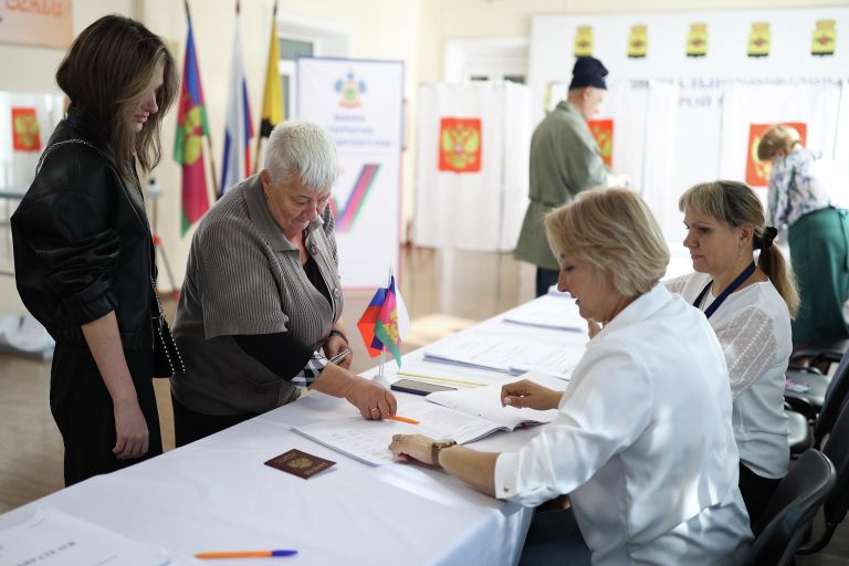 Местные жители на выборах губернатора Краснодарского края и депутатов городской думы Краснодара в станице Натухаевская Местные жители на выборах губернатора Краснодарского края и депутатов городской думы Краснодара в станице Натухаевская