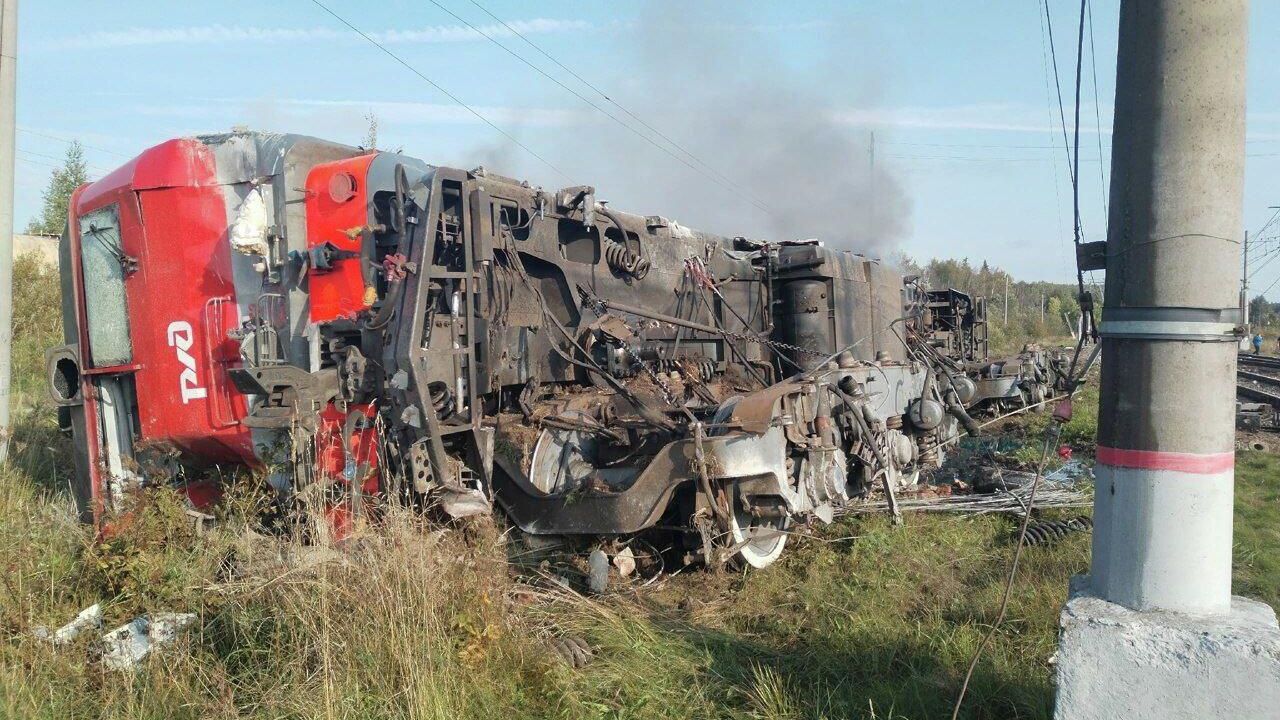 Тепловоз, сошедший с рельсов возле станции Семрино в Ленинградской области Тепловоз, сошедший с рельсов возле станции Семрино в Ленинградской области - РИА Новости, 1920, 14.09.2025