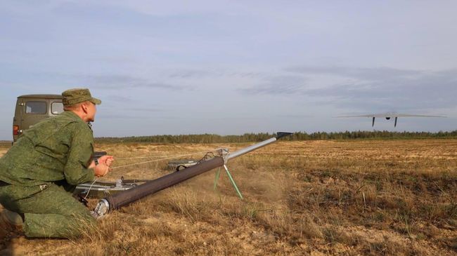 Запуск БПЛА во время совместного стратегического учения Запад-2025
