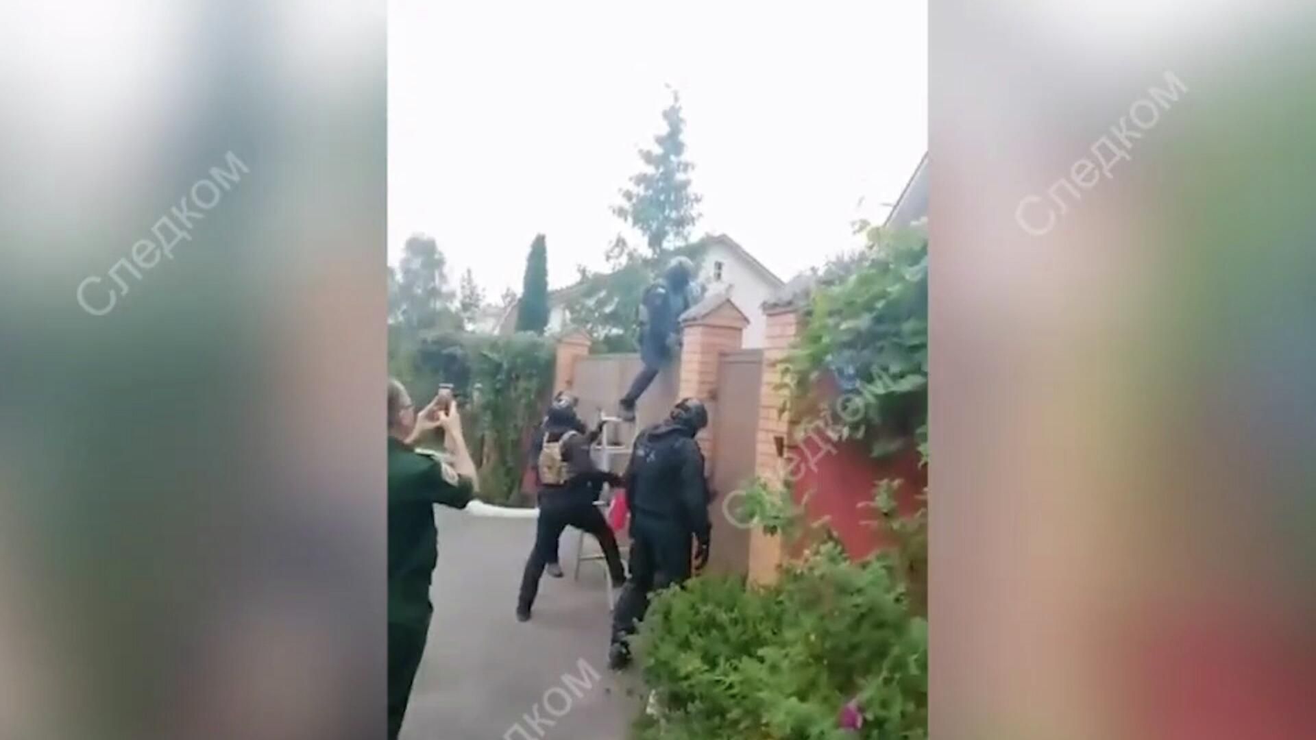 Обыск в доме экс-замначальника тыла внутренних войск МВД России по делу о получении взятки Обыск в доме экс-замначальника тыла внутренних войск МВД России по делу о получении взятки - РИА Новости, 1920, 15.09.2025