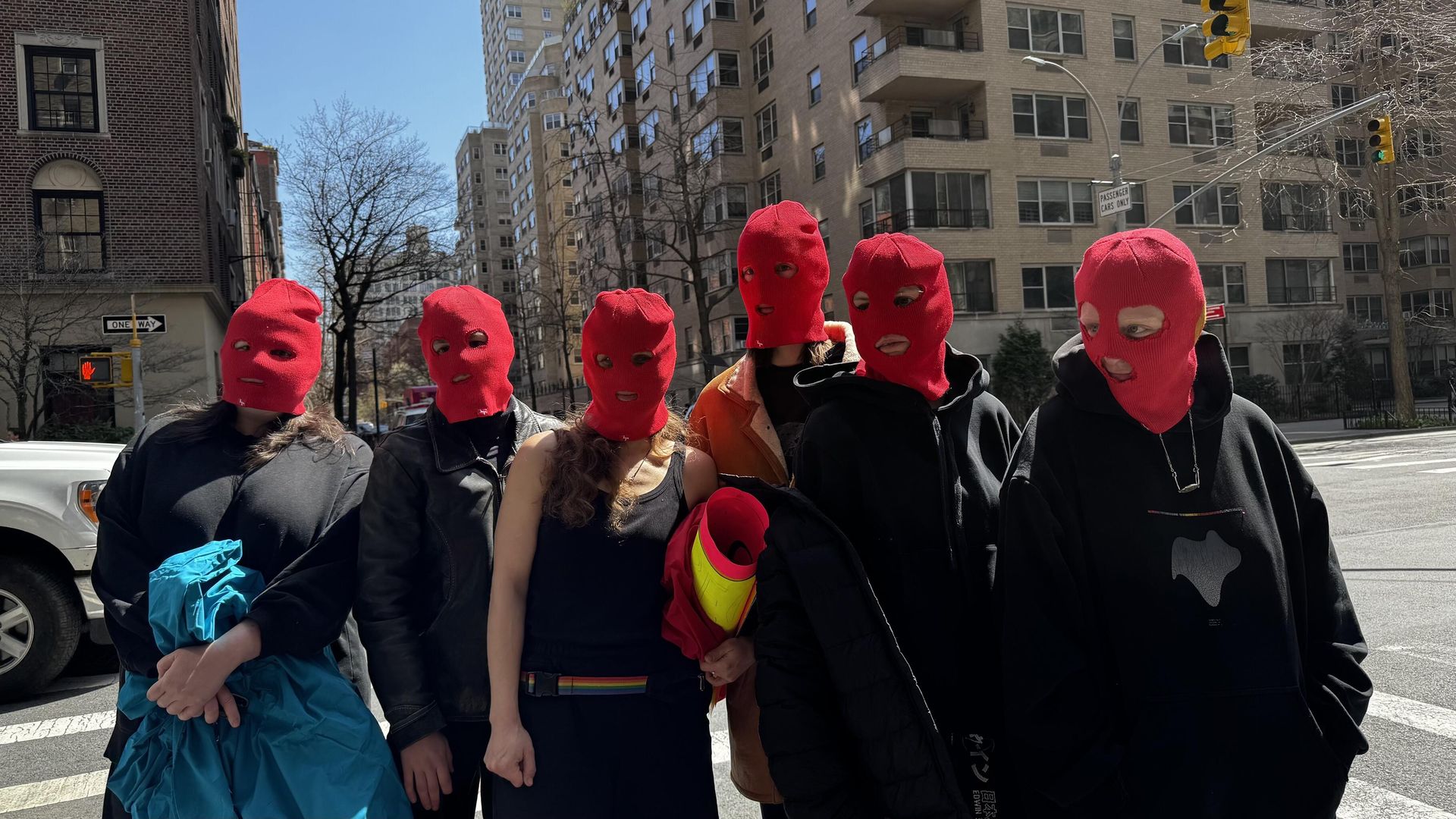 Участницы группы Pussy Riot в Нью-Йорке Участницы группы Pussy Riot в Нью-Йорке - РИА Новости, 1920, 15.09.2025