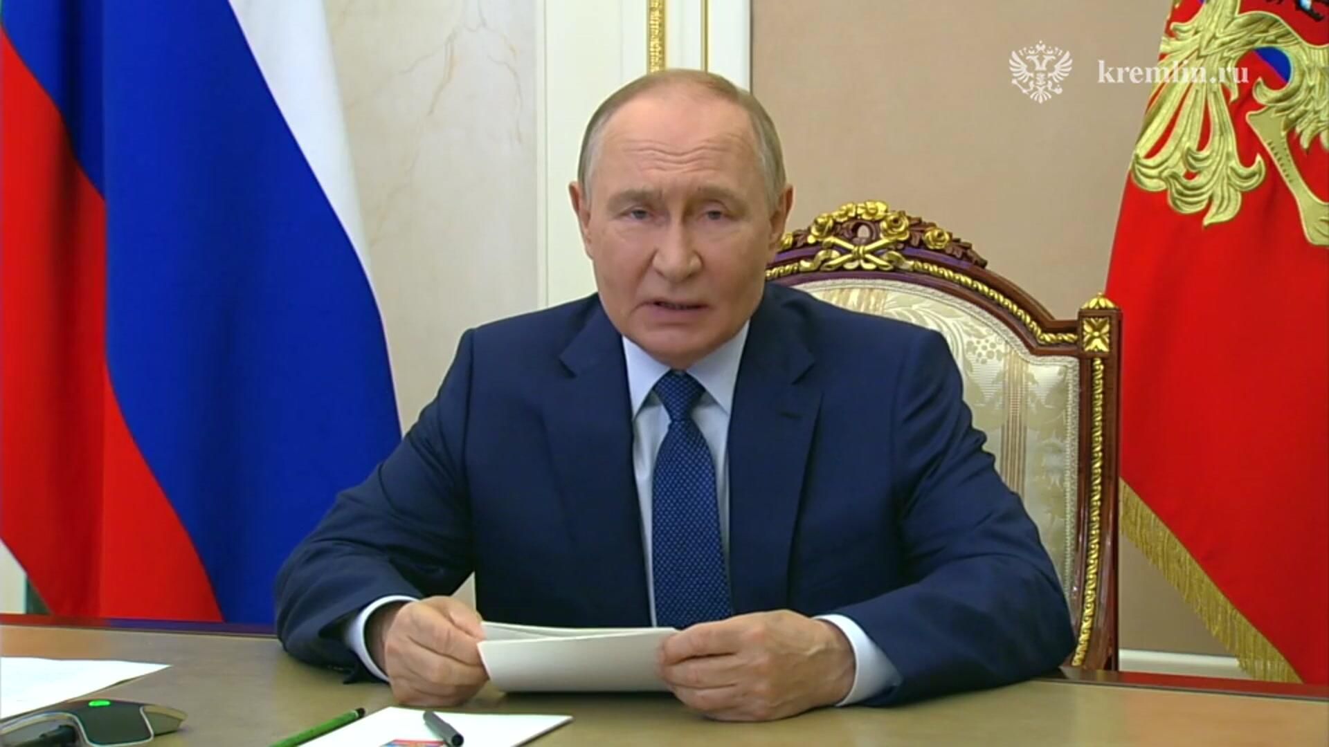 Путин открывает по видеосвязи объекты Роспотребнадзора в регионах Путин открывает по видеосвязи объекты Роспотребнадзора в регионах - РИА Новости, 1920, 15.09.2025