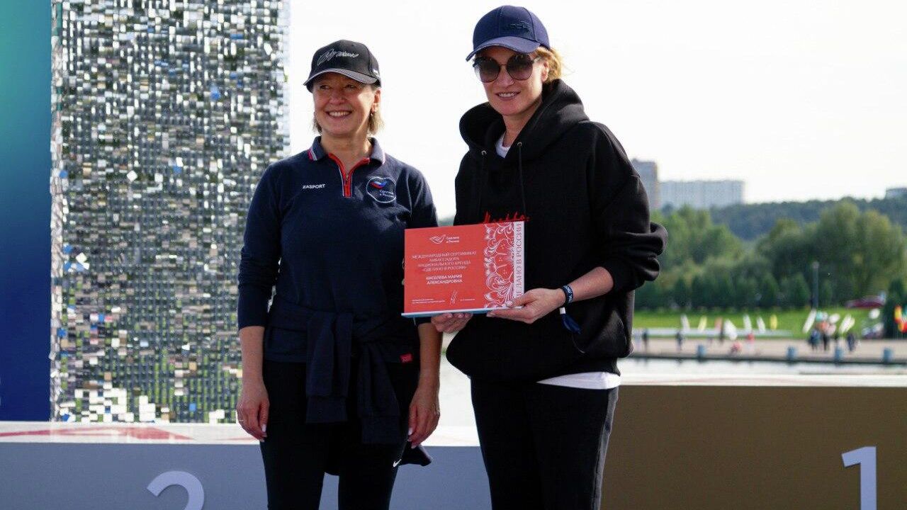 Олимпийская чемпионка Мария Киселева получает сертификат, подтверждающий статус амбассадора бренда Сделано в России Олимпийская чемпионка Мария Киселева получает сертификат, подтверждающий статус амбассадора бренда Сделано в России - РИА Новости, 1920, 15.09.2025