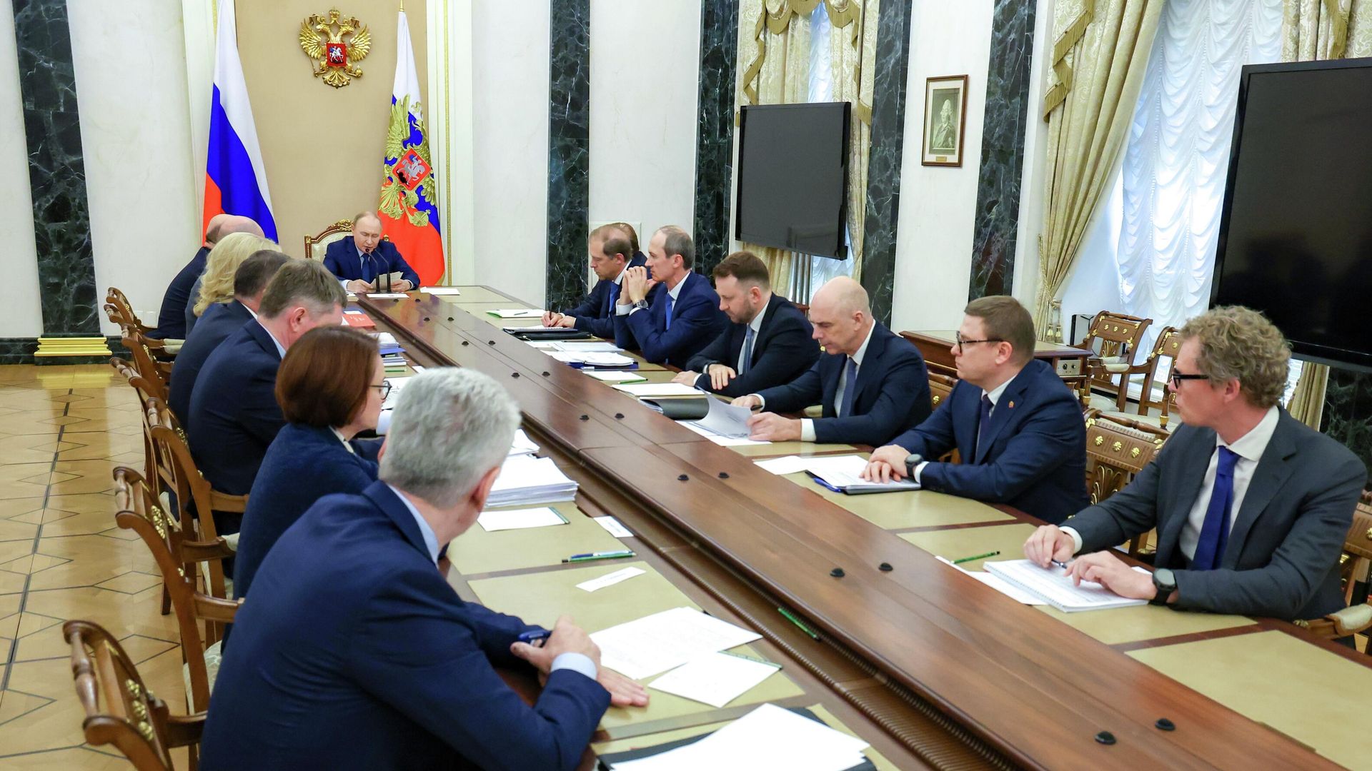Президент Владимир Путин проводит совещание по экономическим вопросам Президент Владимир Путин проводит совещание по экономическим вопросам - РИА Новости, 1920, 15.09.2025