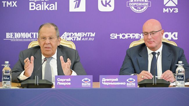 Министр иностранных дел РФ Сергей Лавров и заместитель председателя правительства РФ Дмитрий Чернышенко на пресс-конференции, посвященной проведению международного музыкального конкурса Интервидение