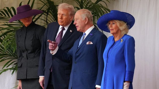 Президент США Дональд Трамп и король Великобритании Карл III во время встречи