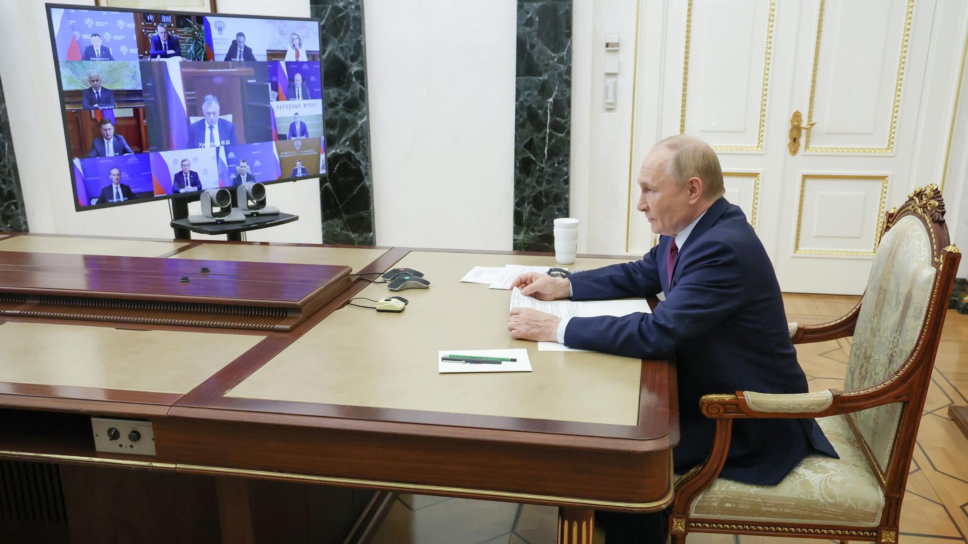 Президент РФ Владимир Путин проводит по видеосвязи совещание с членами правительства РФ Президент РФ Владимир Путин проводит по видеосвязи совещание с членами правительства РФ - РИА Новости, 1920, 18.09.2025