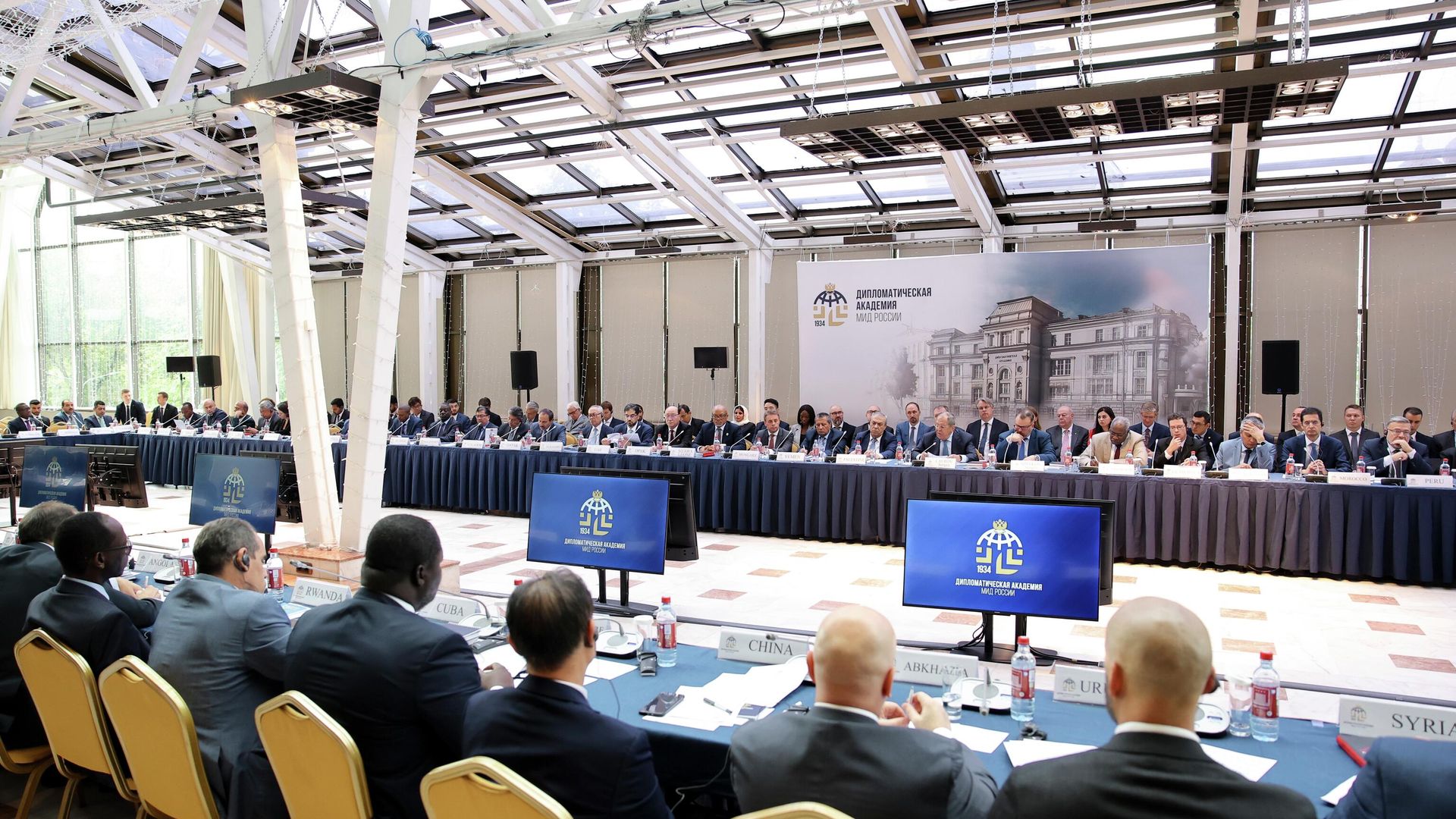 Посольский круглый стол Украинский кризис. Соблюдение целей и принципов Устава ООН с участием глав дипломатических миссий более ста стран в Москве. 17 сентября 2025 Посольский круглый стол Украинский кризис. Соблюдение целей и принципов Устава ООН с участием глав дипломатических миссий более ста стран в Москве. 17 сентября 2025 - РИА Новости, 1920, 17.09.2025