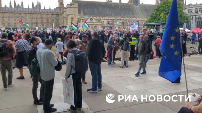 Демонстрация против приезда Трампа в Великобританию