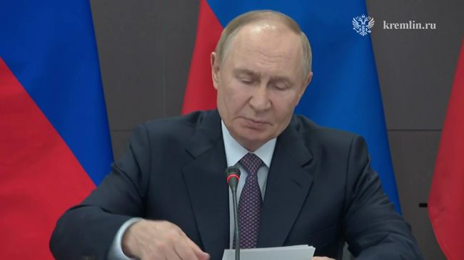 Путин проводит заседание Военно-промышленной комиссии 