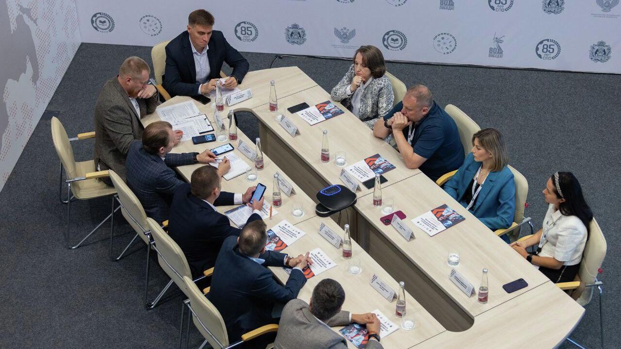 Деловая программа финала чемпионата высоких технологий (ЧВТ) - РИА Новости, 1920, 19.09.2025