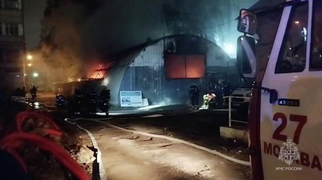 Ликвидация возгорания металлического ангара на севере Москвы