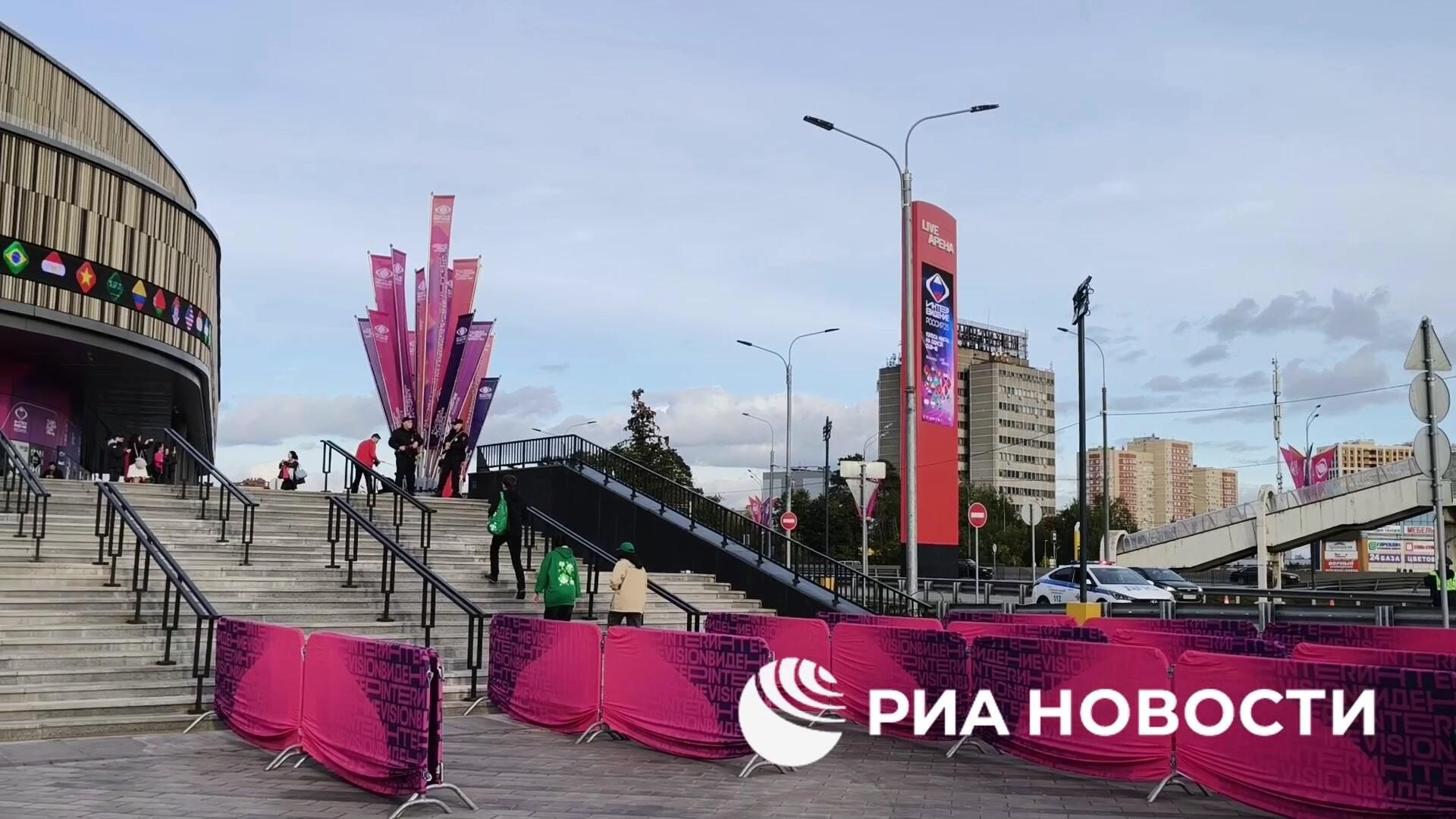 Сотрудники силовых структур дежурят у Московской Live Арены в преддверии конкурса Интервидение - РИА Новости, 1920, 20.09.2025