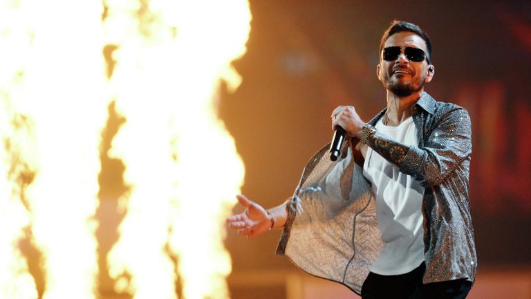 Омар Аседо выступает на международном музыкальном конкурсе Интервидение в Москве