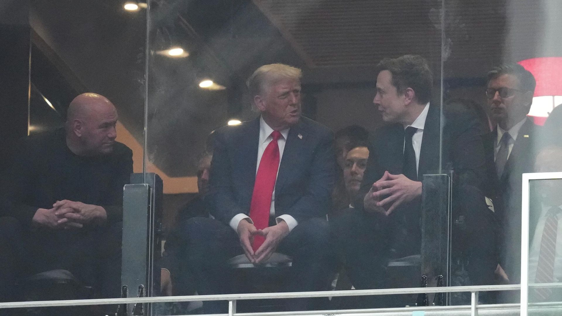 Дональд Трамп и Илон Маск на панихиде по Кирку Дональд Трамп и Илон Маск на панихиде по Кирку - РИА Новости, 1920, 22.09.2025
