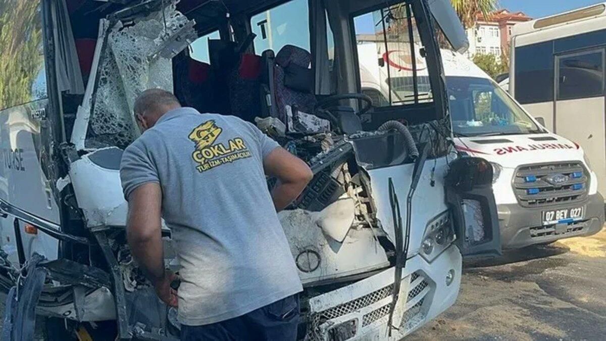 Место ДТП с туристическим автобусом в турецкой Аланье Место ДТП с туристическим автобусом в турецкой Аланье - РИА Новости, 1920, 23.09.2025