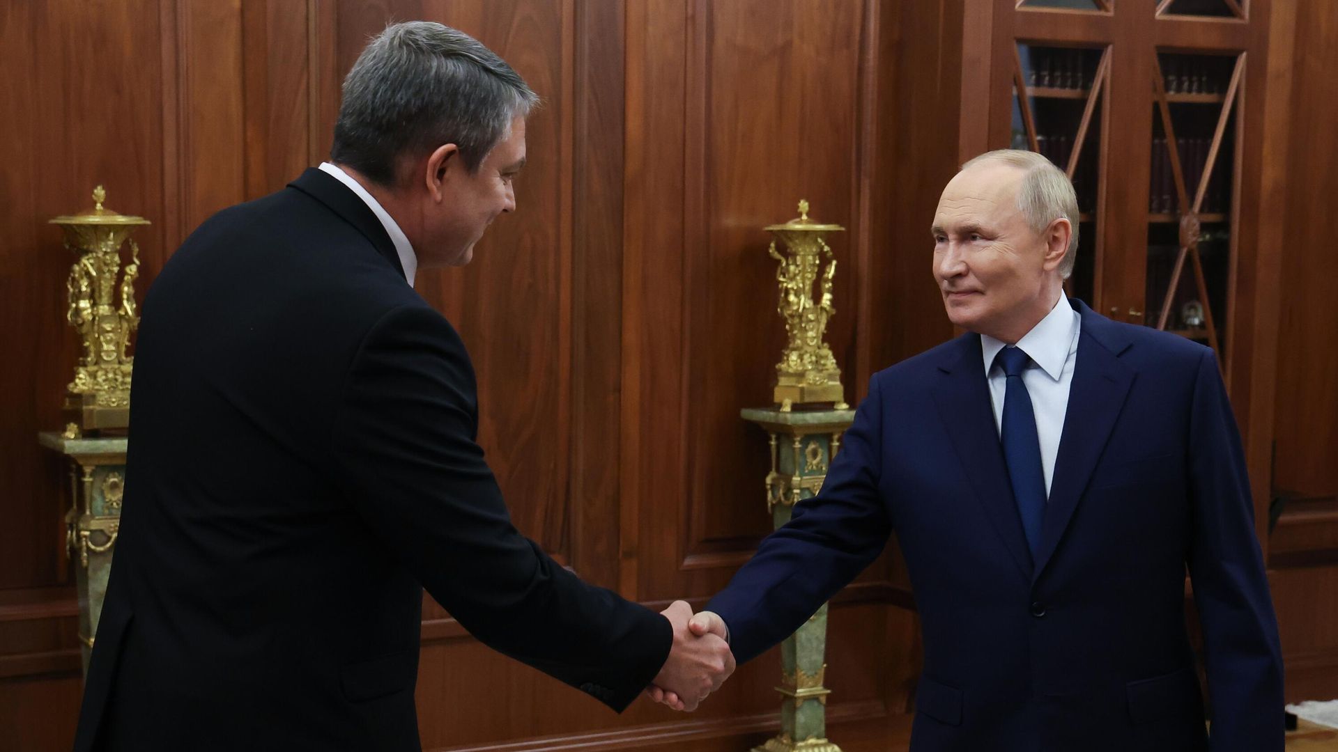 Владимир Путин и глава Луганской Народной Республики Леонид Пасечник во время встречи - РИА Новости, 1920, 23.09.2025