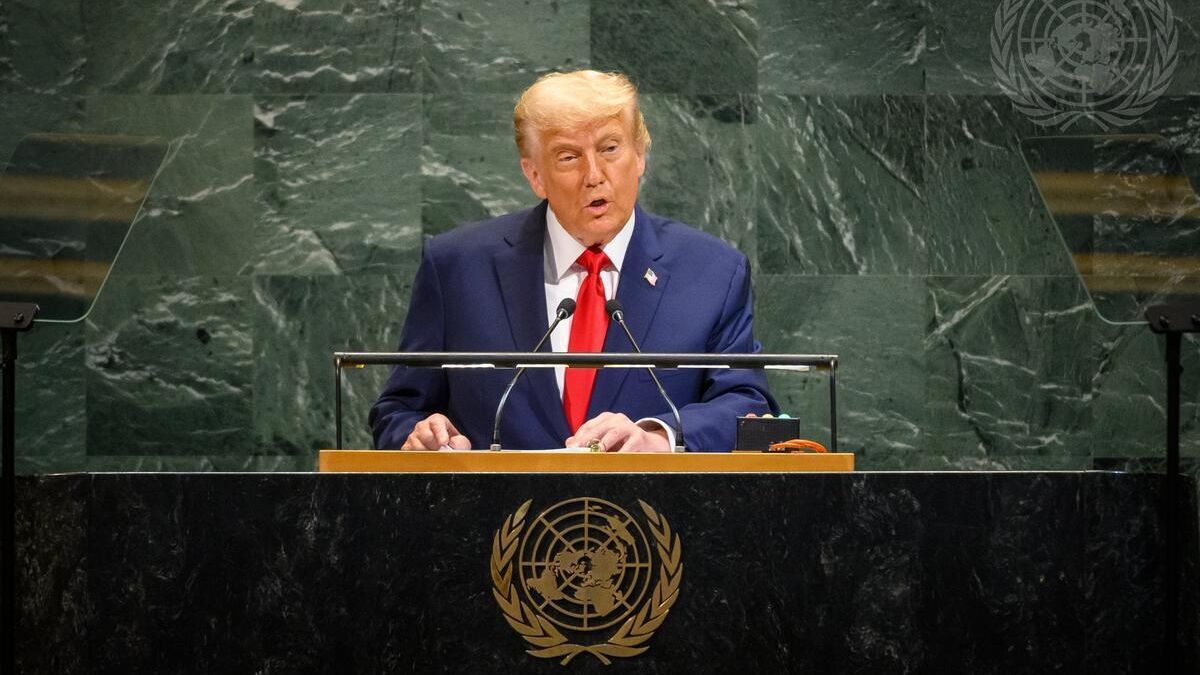 Президент США Дональд Трамп выступает на Генассамблее ООН. 23 сентября 2025 Президент США Дональд Трамп выступает на Генассамблее ООН. 23 сентября 2025 - РИА Новости, 1920, 23.09.2025