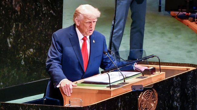 Дональд Трамп выступает на 80-й сессии Генассамблеи ООН в Нью-Йорке