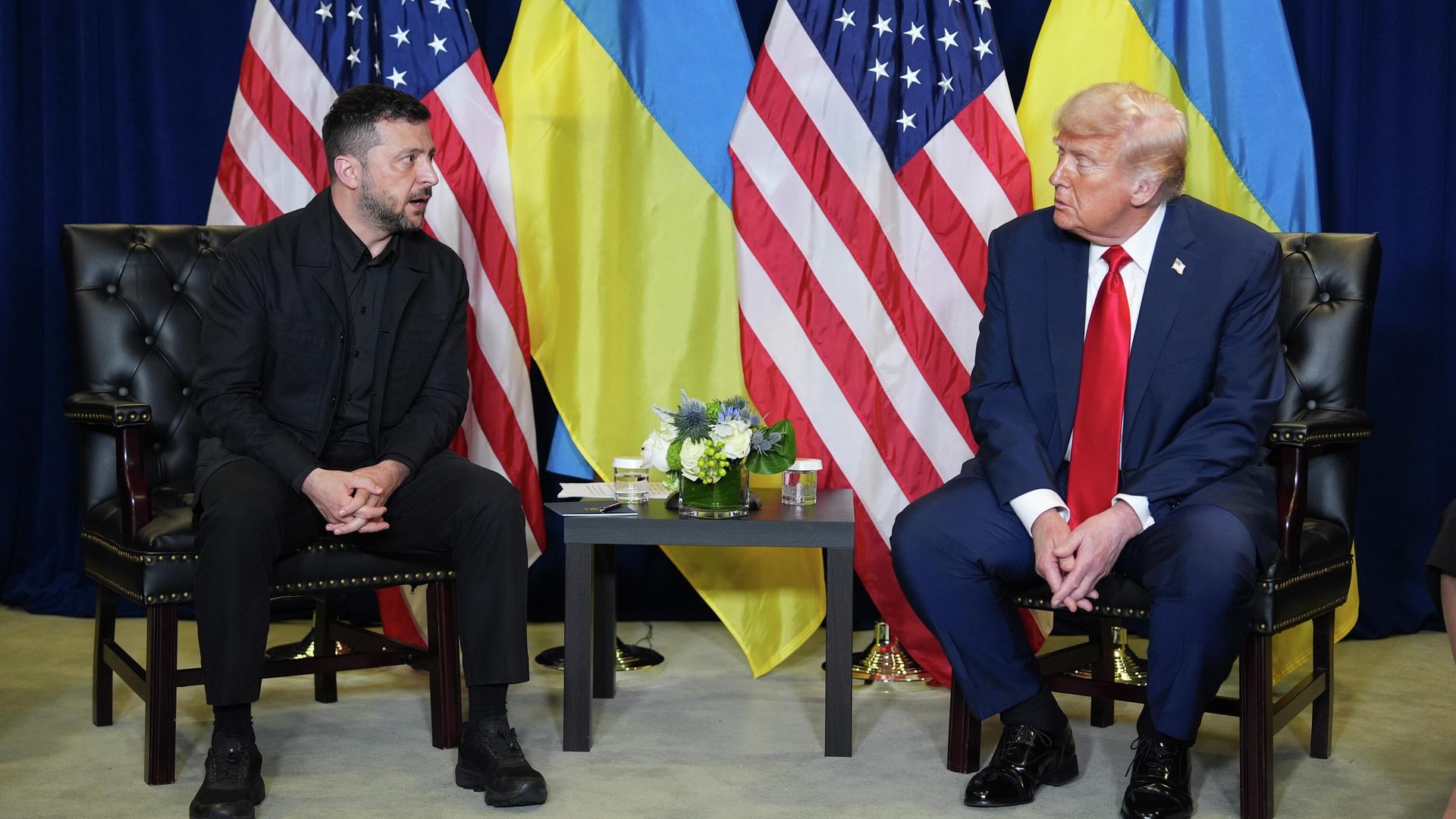 Дональд Трамп и Владимир Зеленский на полях Генассамблеи ООН Дональд Трамп и Владимир Зеленский на полях Генассамблеи ООН - РИА Новости, 1920, 24.09.2025