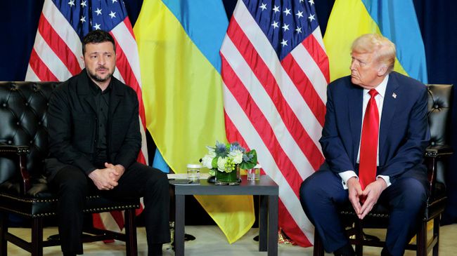 Дональд Трамп и Владимир Зеленский во время встречи на полях Генассамблеи ООН. 23 сентября 2025