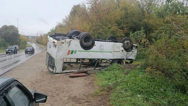 Последствия ДТП с участием автобуса в городе Ефремов Тульской области. 24 сентября 2025