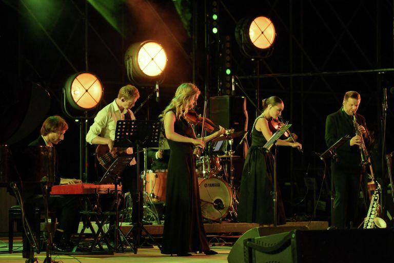 Выступление коллектива International Jazz Ensemble на II Международном джазовом фестивале Геленджик-молодое Выступление коллектива International Jazz Ensemble на II Международном джазовом фестивале Геленджик-молодое