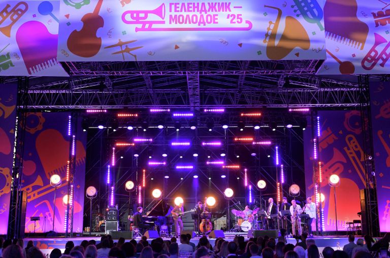 Выступление коллектива International Jazz Ensemble Якова Окуня на II Международном джазовом фестивале Геленджик-молодое Выступление коллектива International Jazz Ensemble Якова Окуня на II Международном джазовом фестивале Геленджик-молодое