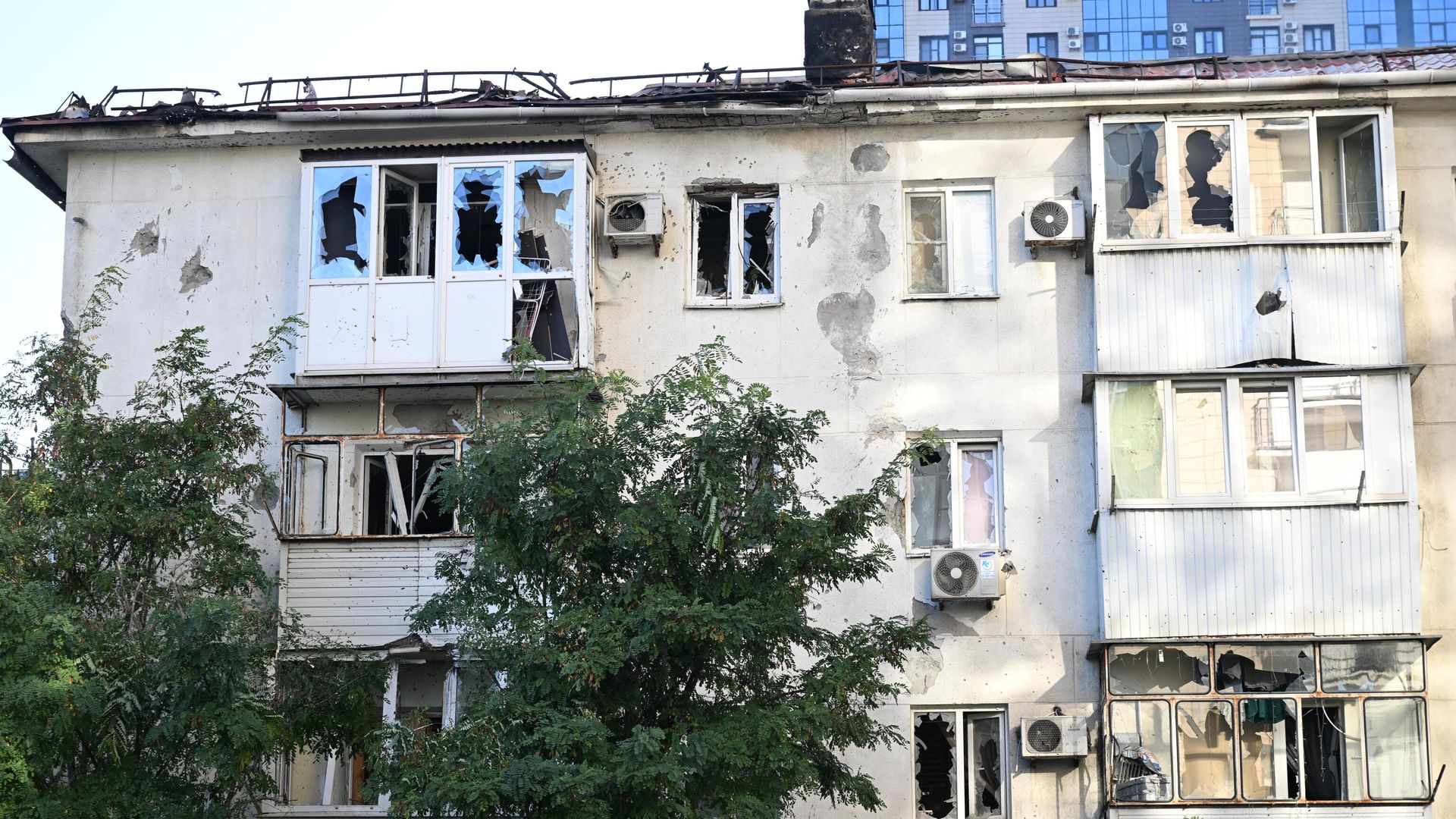 Дом в центре Новороссийска, поврежденный вследствие ударов дронов со стороны ВСУ. 24 сентября 2025 Дом в центре Новороссийска, поврежденный вследствие ударов дронов со стороны ВСУ. 24 сентября 2025 - РИА Новости, 1920, 24.09.2025