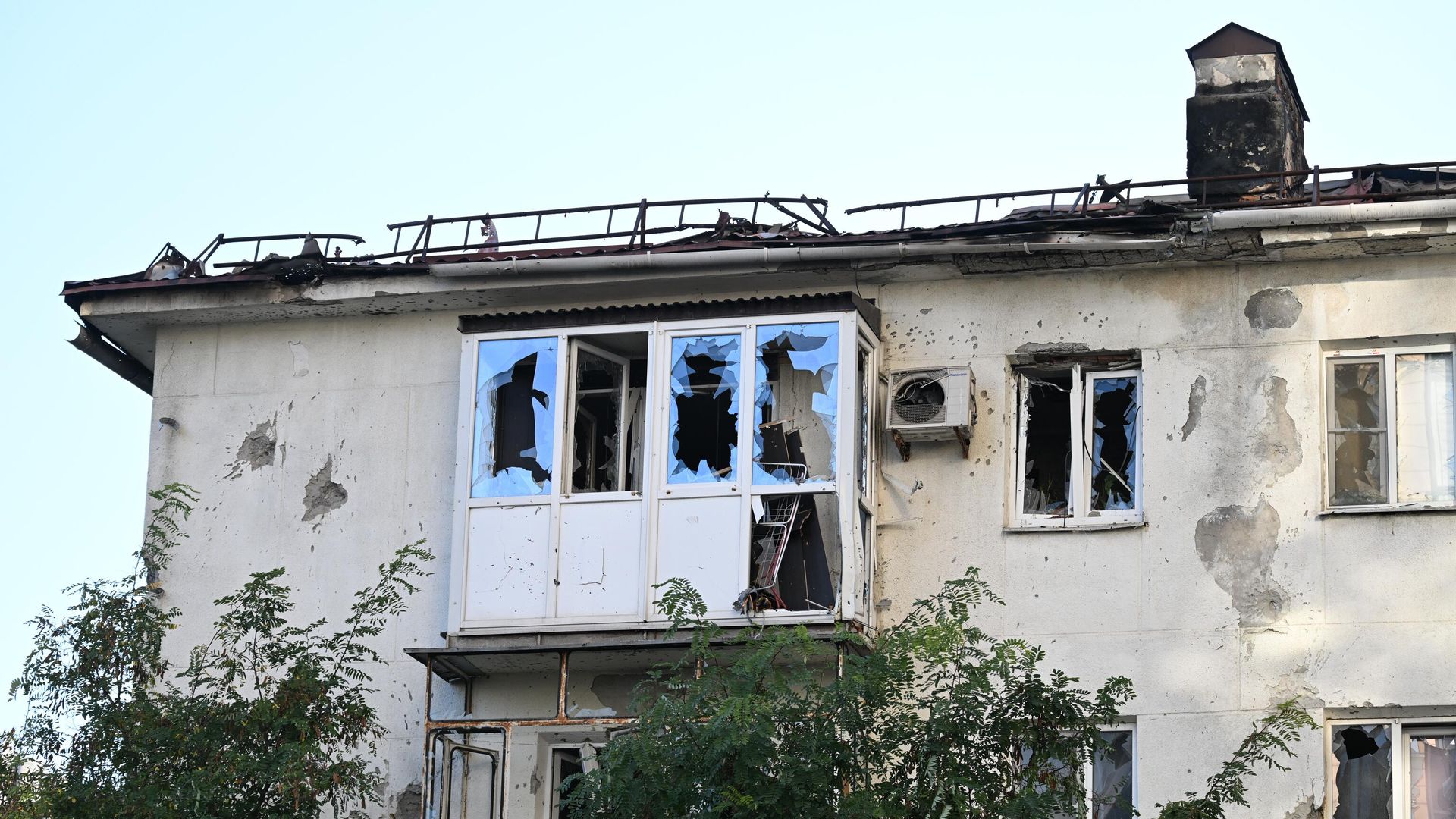 Дом в центре Новороссийска, поврежденный вследствие ударов дронов со стороны ВСУ. 24 сентября 2025 Дом в центре Новороссийска, поврежденный вследствие ударов дронов со стороны ВСУ. 24 сентября 2025 - РИА Новости, 1920, 24.09.2025